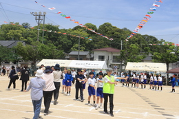 香西女性会・交通安全母の会アトラクション(ホームページ委員会撮影) 香西女性会・交通安全母の会アトラクション