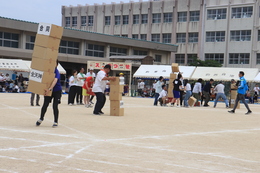 宅配便リレー(ホームページ委員会撮影) 宅配便リレー