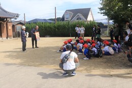 講師のお話を聞いています(ホームページ委員会撮影) 講師のお話を聞いています
