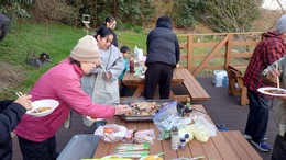 �z�b�g�v���[�g�̓d���͔��d�@