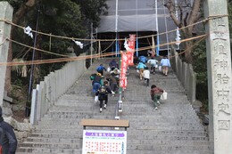 ハンデマッチのお菓子争奪戦です(ホームページ委員会撮影) ハンデマッチのお菓子争奪戦です