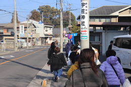 最初の目的地に向かっています(ホームページ委員会撮影) 最初の目的地に向かっています