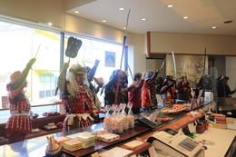 勝鬨(かちどき)をあげています(ホームページ委員会撮影) 勝鬨(かちどき)をあげています