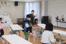 ����ʑ̌��̗l�q