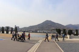 ウオーキングの様子(ホームページ委員会撮影) ウオーキングの様子