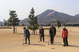 パークゴルフの様子(ホームページ委員会撮影) パークゴルフの様子