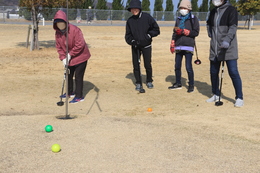 パークゴルフの様子(ホームページ委員会撮影) パークゴルフの様子