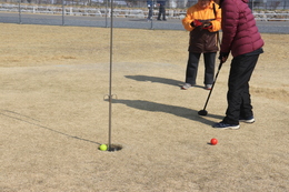 ホールインの瞬間3連発(ホームページ委員会撮影) ホールインの瞬間3連発