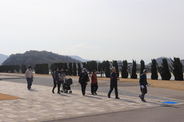 ウオーキング開始(ホームページ委員会撮影) ウオーキング開始