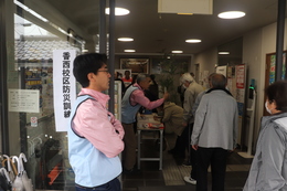 先ずは受付から(ホームページ委員会撮影) 先ずは受付から